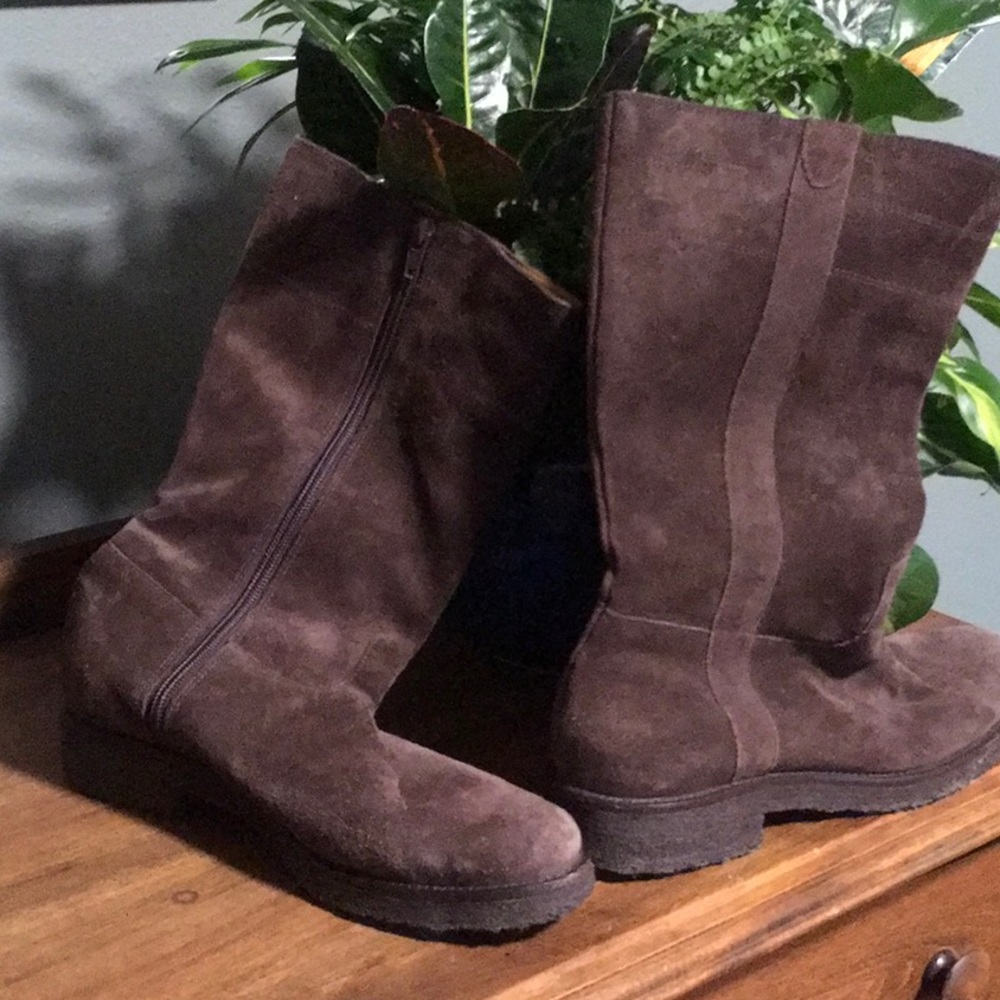 Eddie Bauer dark brown suede short boots